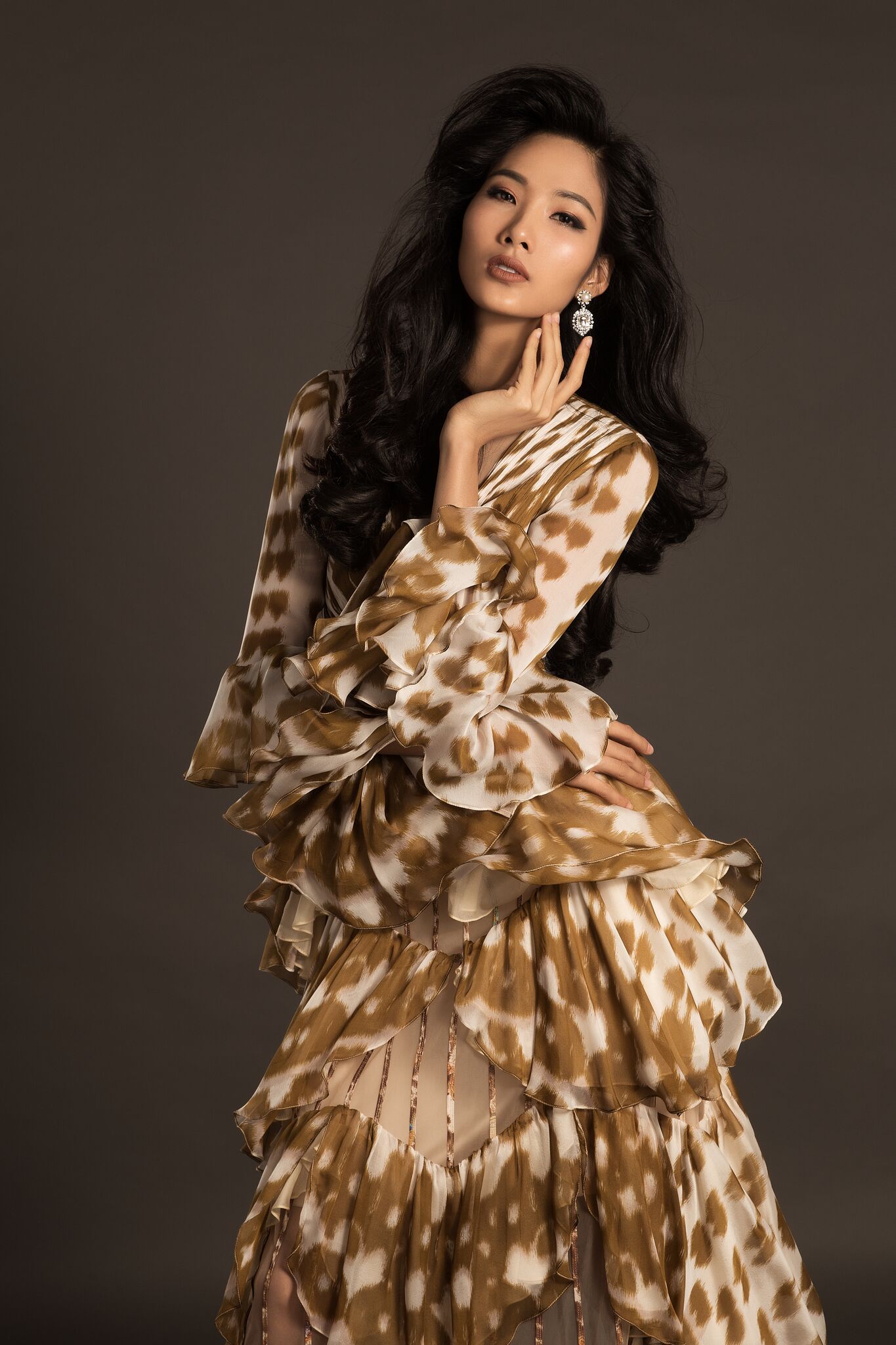 Chiến tranh căng thằng The Face đã tắt, Minh Tú vui vẻ chúc Hoàng Thùy may mắn tại Hoa hậu Hoàn vũ - Ảnh 1. Chiến tranh căng thằng The Face đã tắt, Minh Tú vui vẻ chúc Hoàng Thùy may mắn tại Hoa hậu Hoàn vũ - Ảnh 1.