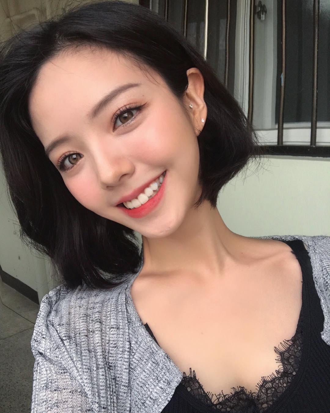 Không phải beauty blogger nhưng 5 hot girl Hàn này vẫn được hội mê làm đẹp săn đón vì makeup cực long lanh - Ảnh 9. Không phải beauty blogger nhưng 5 hot girl Hàn này vẫn được hội mê làm đẹp săn đón vì makeup cực long lanh - Ảnh 9.