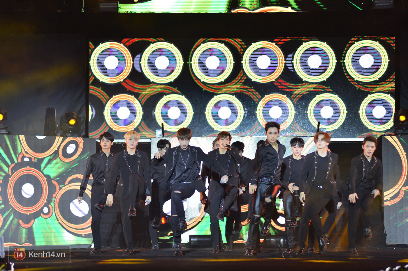 MBC Music K-Plus Concert: Khán giả đông hơn hẳn đêm diễn đầu, dàn sao Hàn hát nhảy cực sung - Ảnh 19. MBC Music K-Plus Concert: Khán giả đông hơn hẳn đêm diễn đầu, dàn sao Hàn hát nhảy cực sung - Ảnh 19.