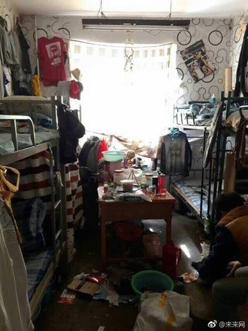 Những căn phòng ký túc bẩn còn hơn cả bãi rác của sinh viên Trung Quốc khiến nhiều người hoảng hồn - Ảnh 13.