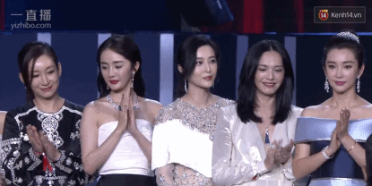 Chỉ một hành động nhỏ, Phạm Băng Băng chứng tỏ EQ cao ngất ngưởng xứng đáng với danh xưng Nữ hoàng Cbiz - Ảnh 3. Chỉ một hành động nhỏ, Phạm Băng Băng chứng tỏ EQ cao ngất ngưởng xứng đáng với danh xưng Nữ hoàng Cbiz - Ảnh 3.