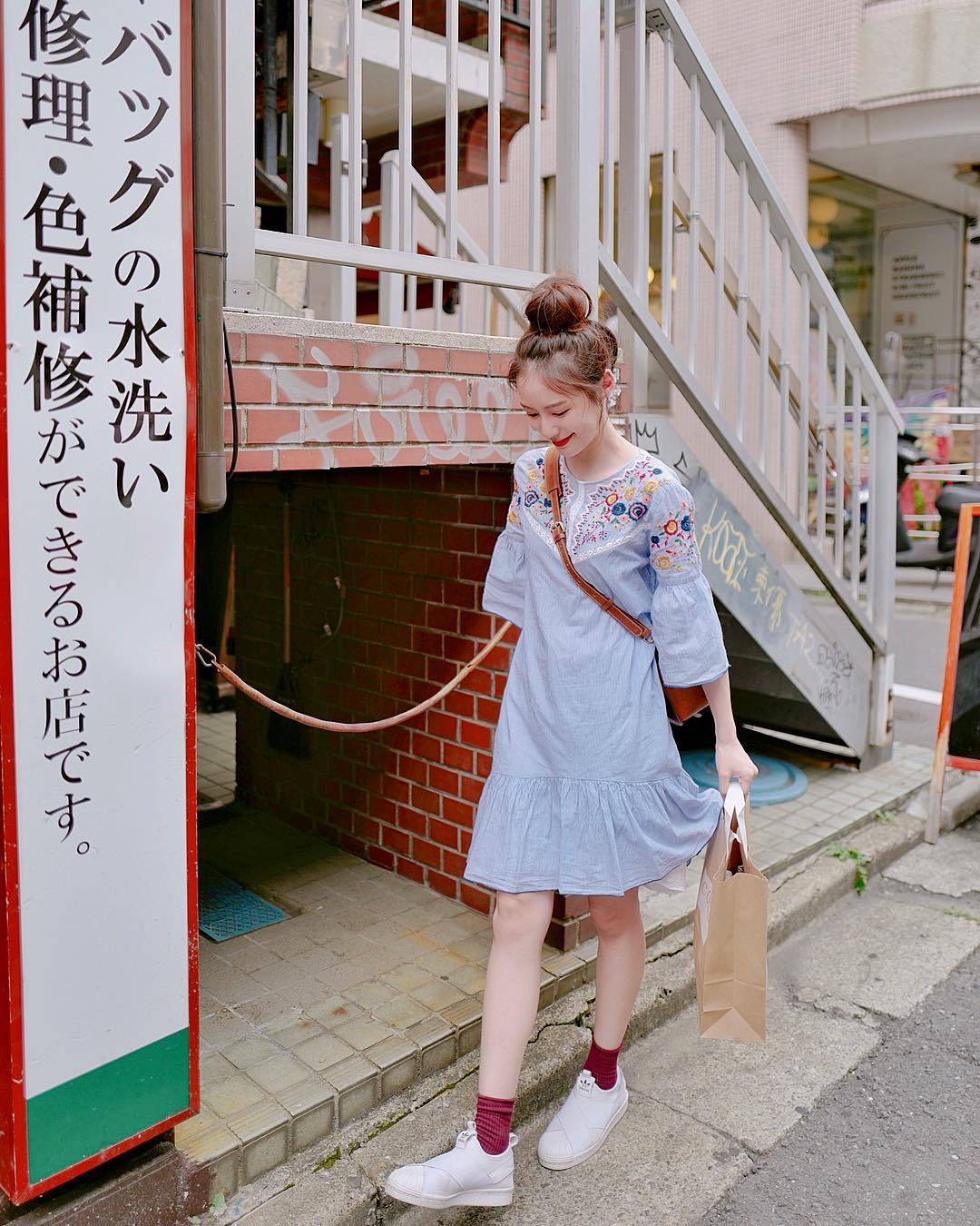 4 cách tạo kiểu vừa nhanh vừa xinh hết ý dành cho các nàng tóc dày - Ảnh 14. 4 cách tạo kiểu vừa nhanh vừa xinh hết ý dành cho các nàng tóc dày - Ảnh 14.