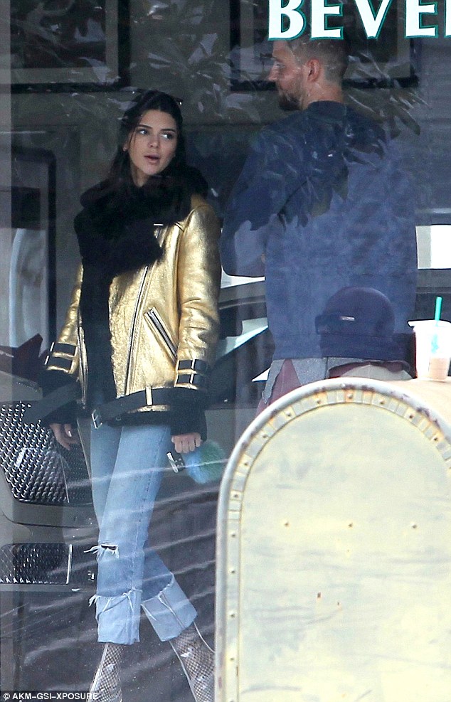 Kendall Jenner xuất hiện xinh đẹp bên bạn trai cũ sau nghi vấn hẹn hò tay 4 - Ảnh 2.