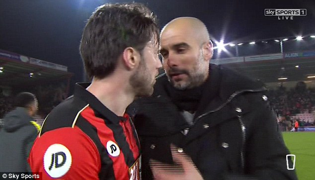 Pep Guardiola hành xử đầy ấm áp khiến cầu thủ Bournemouth cảm động - Ảnh 2.