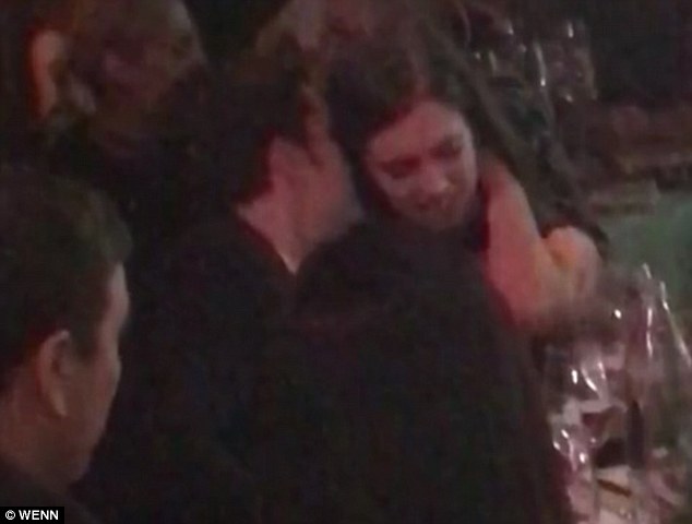 Loạt ảnh Orlando Bloom ve vãn cô gái này là lý do Katy Perry nói lời chia tay? - Ảnh 1. Loạt ảnh Orlando Bloom ve vãn cô gái này là lý do Katy Perry nói lời chia tay? - Ảnh 1.