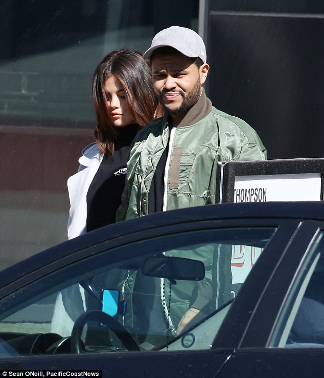 Selena Gomez xinh đẹp lộng lẫy đi hẹn hò đêm khuya với The Weeknd - Ảnh 11.