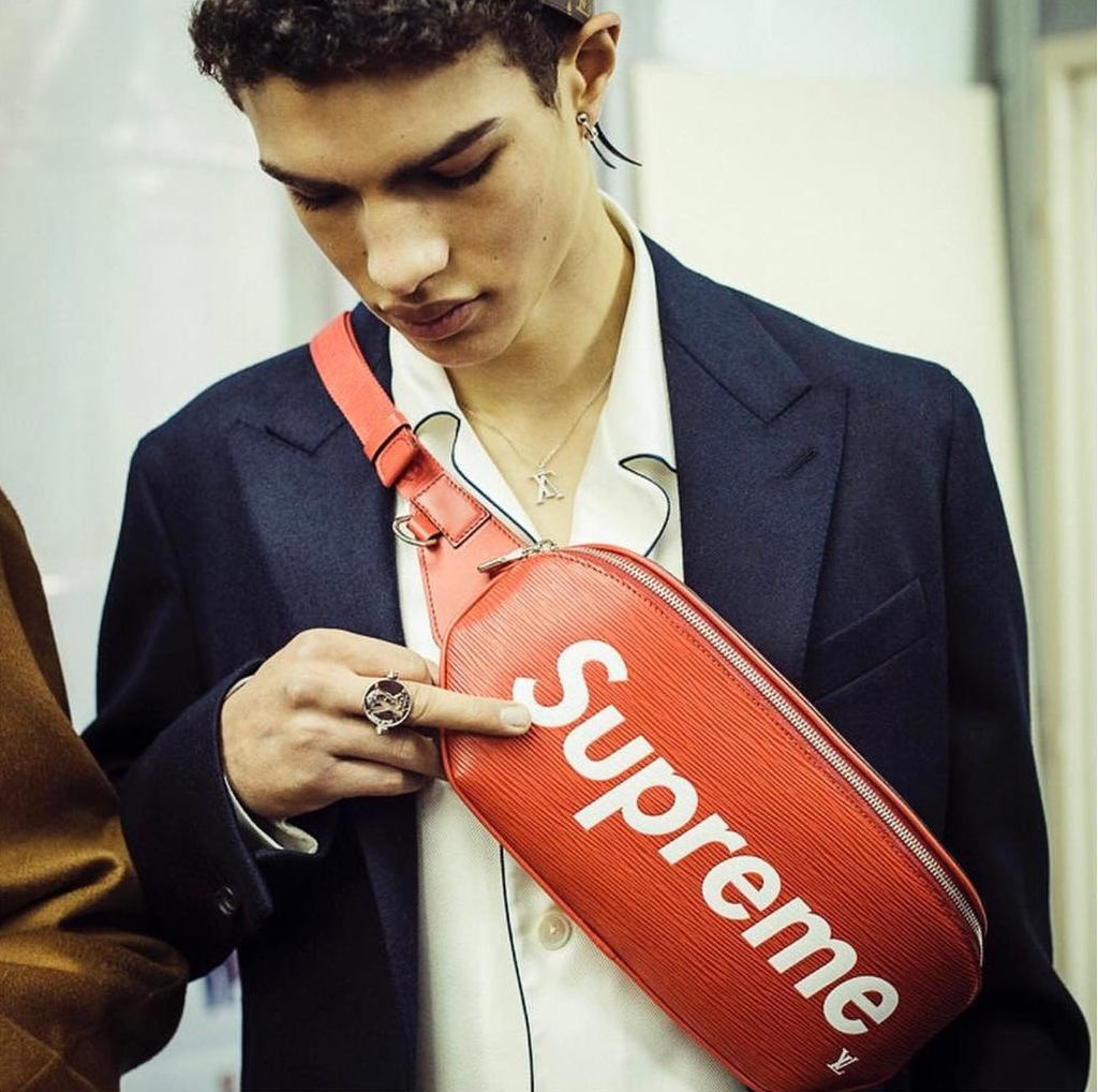 Louis Vuitton x Supreme - BST hàng hiệu xa xỉ mang đẳng cấp dân chơi đang khiến giới thời trang dậy sóng - Ảnh 4. Louis Vuitton x Supreme - BST hàng hiệu xa xỉ mang đẳng cấp dân chơi đang khiến giới thời trang dậy sóng - Ảnh 4.