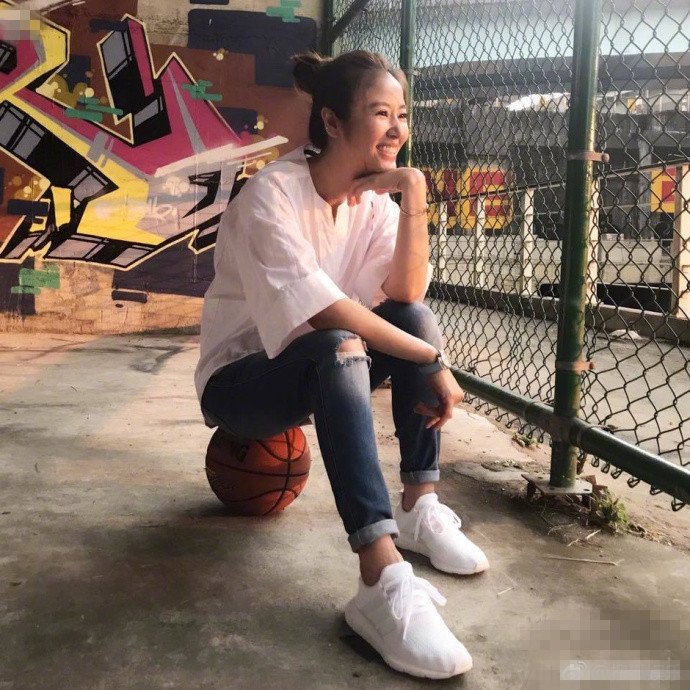 Bà mẹ bỉm sữa Lâm Tâm Như khoe cơ thể dẻo dai thon gọn ở độ tuổi 41, xóa tan tin đồn bầu bí lần 2 - Ảnh 1. Bà mẹ bỉm sữa Lâm Tâm Như khoe cơ thể dẻo dai thon gọn ở độ tuổi 41, xóa tan tin đồn bầu bí lần 2 - Ảnh 1.