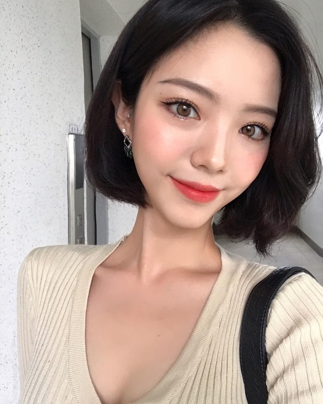 Không phải beauty blogger nhưng 5 hot girl Hàn này vẫn được hội mê làm đẹp săn đón vì makeup cực long lanh - Ảnh 10. Không phải beauty blogger nhưng 5 hot girl Hàn này vẫn được hội mê làm đẹp săn đón vì makeup cực long lanh - Ảnh 10.