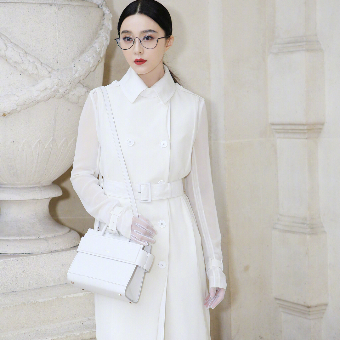 Hội ngộ Lee Dong Wook tại show Givenchy, Phạm Băng Băng khiến fan trầm trồ vì style quá lạ và đẳng cấp - Ảnh 3. Hội ngộ Lee Dong Wook tại show Givenchy, Phạm Băng Băng khiến fan trầm trồ vì style quá lạ và đẳng cấp - Ảnh 3.