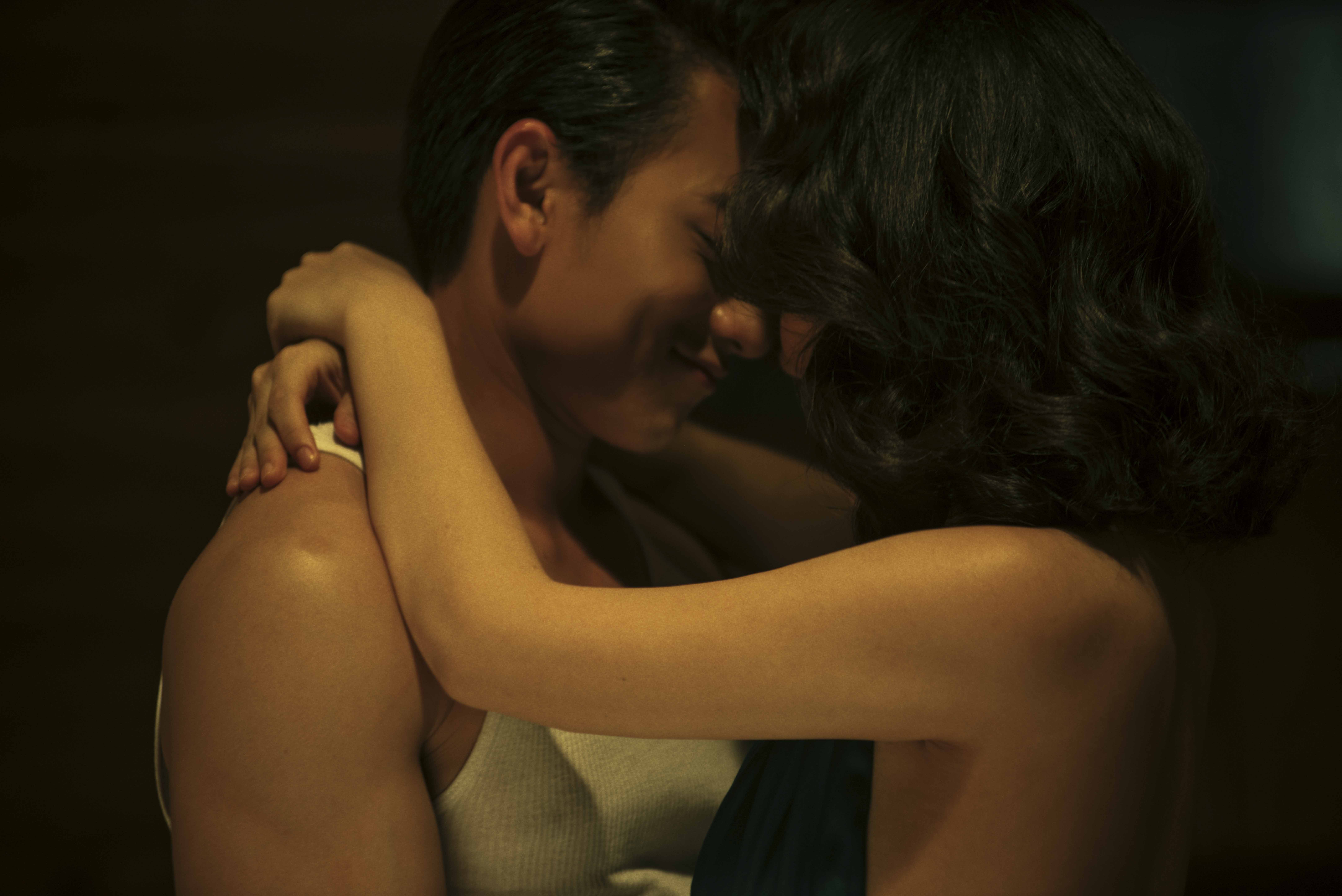 Isaac làm MV theo phong cách retro kiểu Mỹ, điển trai hút hồn nhưng vẫn tỏ tình thất bại - Ảnh 2. Isaac làm MV theo phong cách retro kiểu Mỹ, điển trai hút hồn nhưng vẫn tỏ tình thất bại - Ảnh 2.