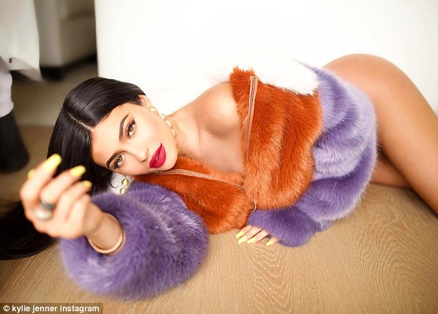 Đại gia 19 tuổi Kylie Jenner lại khiến fan trầm trồ với biệt thự khổng lồ mới nhất - Ảnh 22.