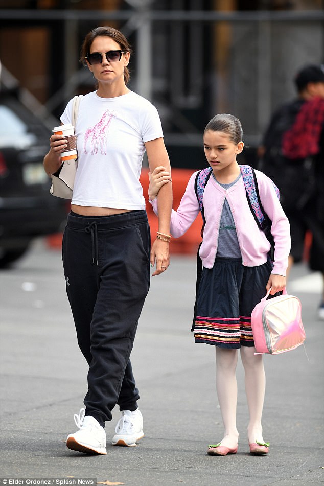 Quá xinh từ năm mới 11 tuổi, Suri Cruise được khen chắc chắn sẽ trở thành mỹ nhân - Ảnh 1. Quá xinh từ năm mới 11 tuổi, Suri Cruise được khen chắc chắn sẽ trở thành mỹ nhân - Ảnh 1.