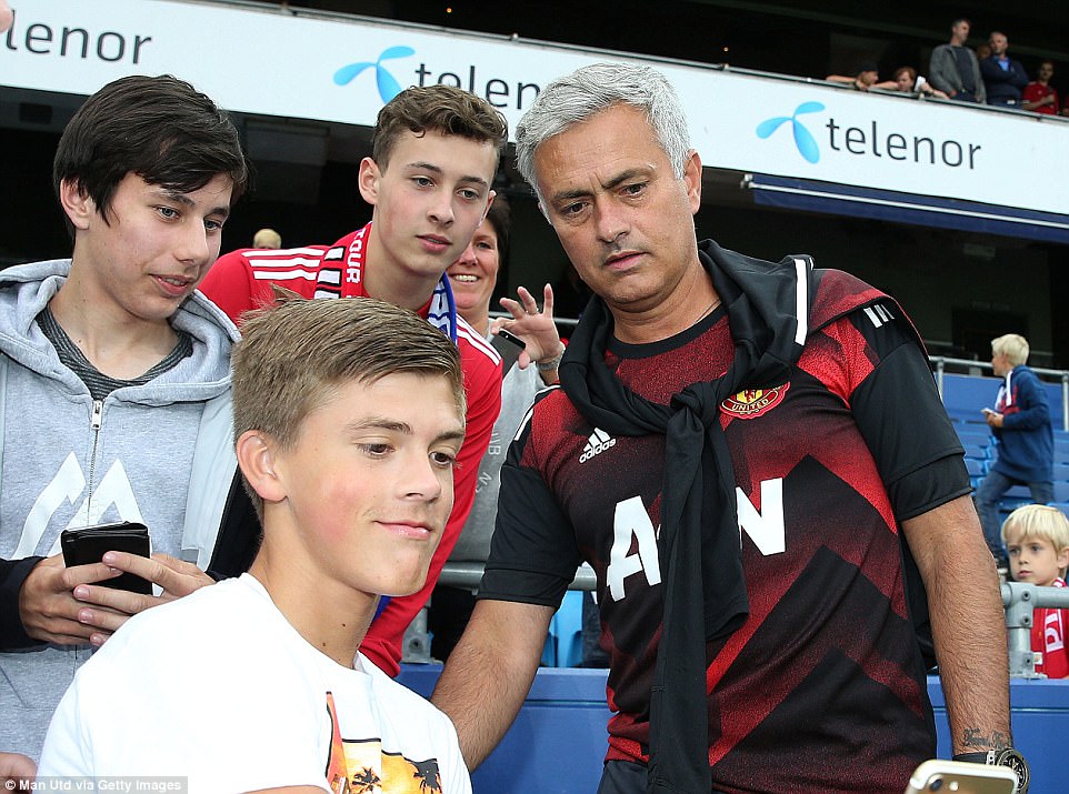 Lukaku ghi bàn chỉ sau 2 phút, Man Utd thắng dễ ở Na Uy - Ảnh 7. Lukaku ghi bàn chỉ sau 2 phút, Man Utd thắng dễ ở Na Uy - Ảnh 7.