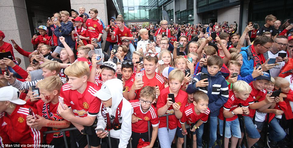 Lukaku ghi bàn chỉ sau 2 phút, Man Utd thắng dễ ở Na Uy - Ảnh 8. Lukaku ghi bàn chỉ sau 2 phút, Man Utd thắng dễ ở Na Uy - Ảnh 8.