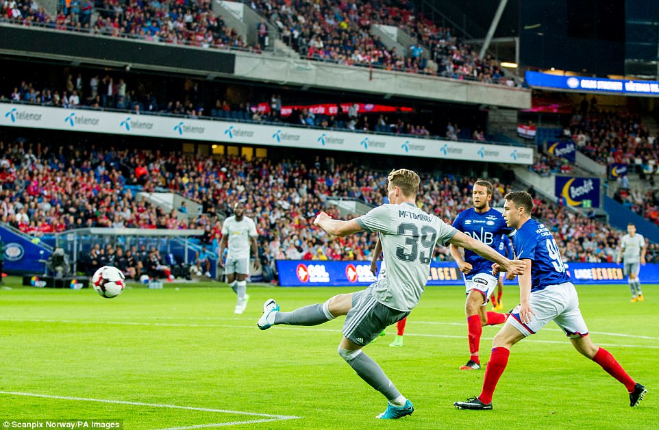 Lukaku ghi bàn chỉ sau 2 phút, Man Utd thắng dễ ở Na Uy - Ảnh 6. Lukaku ghi bàn chỉ sau 2 phút, Man Utd thắng dễ ở Na Uy - Ảnh 6.