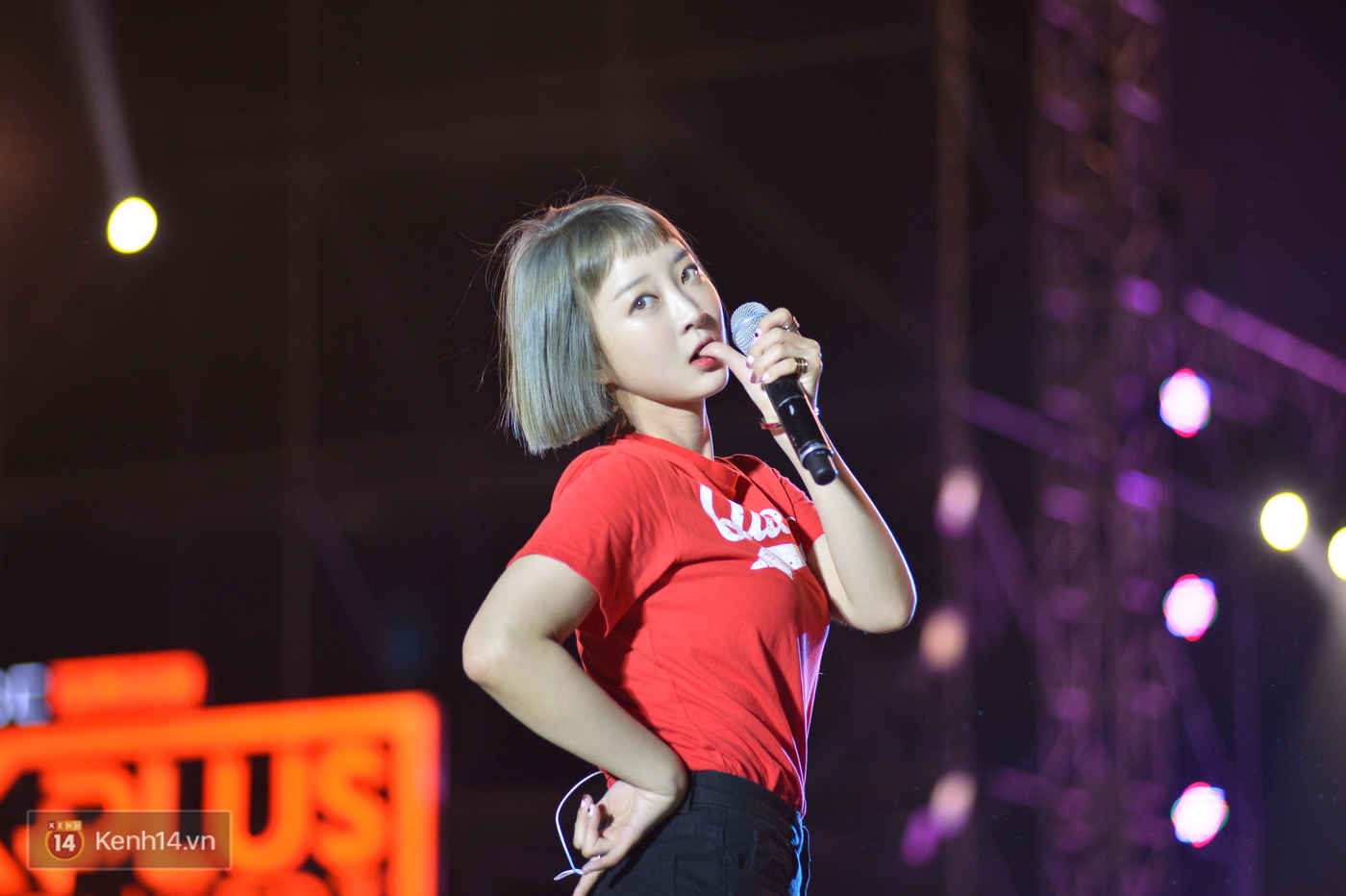 MBC Music K-Plus Concert: Khán giả đông hơn hẳn đêm diễn đầu, dàn sao Hàn hát nhảy cực sung - Ảnh 7. MBC Music K-Plus Concert: Khán giả đông hơn hẳn đêm diễn đầu, dàn sao Hàn hát nhảy cực sung - Ảnh 7.