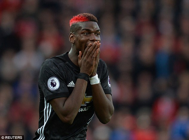 Pogba bị chê là trẻ trâu với mái tóc nhuộm đỏ - Ảnh 1. Pogba bị chê là trẻ trâu với mái tóc nhuộm đỏ - Ảnh 1.