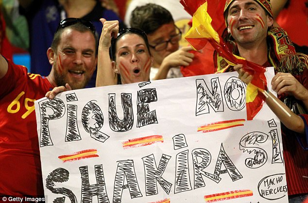 Fan Tây Ban Nha la ó, ủng hộ Shakira bỏ Pique - Ảnh 1. Fan Tây Ban Nha la ó, ủng hộ Shakira bỏ Pique - Ảnh 1.