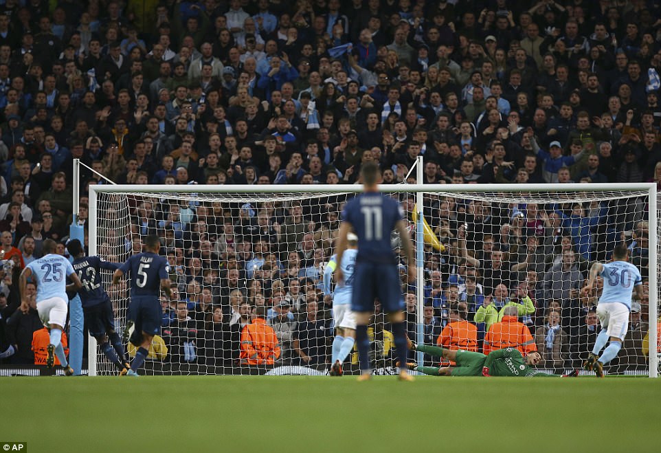 Man City khoe sức mạnh, độc chiếm ngôi đầu bảng F Champions League - Ảnh 12. Man City khoe sức mạnh, độc chiếm ngôi đầu bảng F Champions League - Ảnh 12.