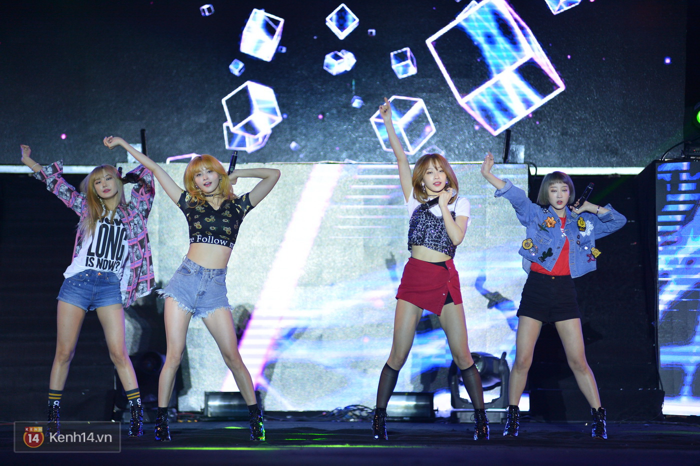 MBC Music K-Plus Concert: Khán giả đông hơn hẳn đêm diễn đầu, dàn sao Hàn hát nhảy cực sung - Ảnh 9. MBC Music K-Plus Concert: Khán giả đông hơn hẳn đêm diễn đầu, dàn sao Hàn hát nhảy cực sung - Ảnh 9.