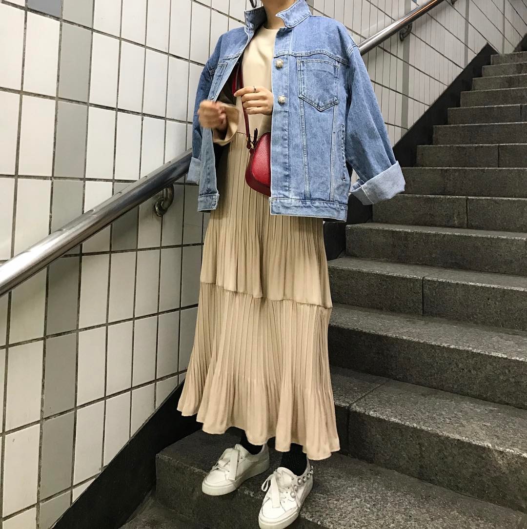 Trời ấm dần lên rồi, chuẩn bị lôi denim jacket ra diện thôi các cô nàng - Ảnh 17. Trời ấm dần lên rồi, chuẩn bị lôi denim jacket ra diện thôi các cô nàng - Ảnh 17.