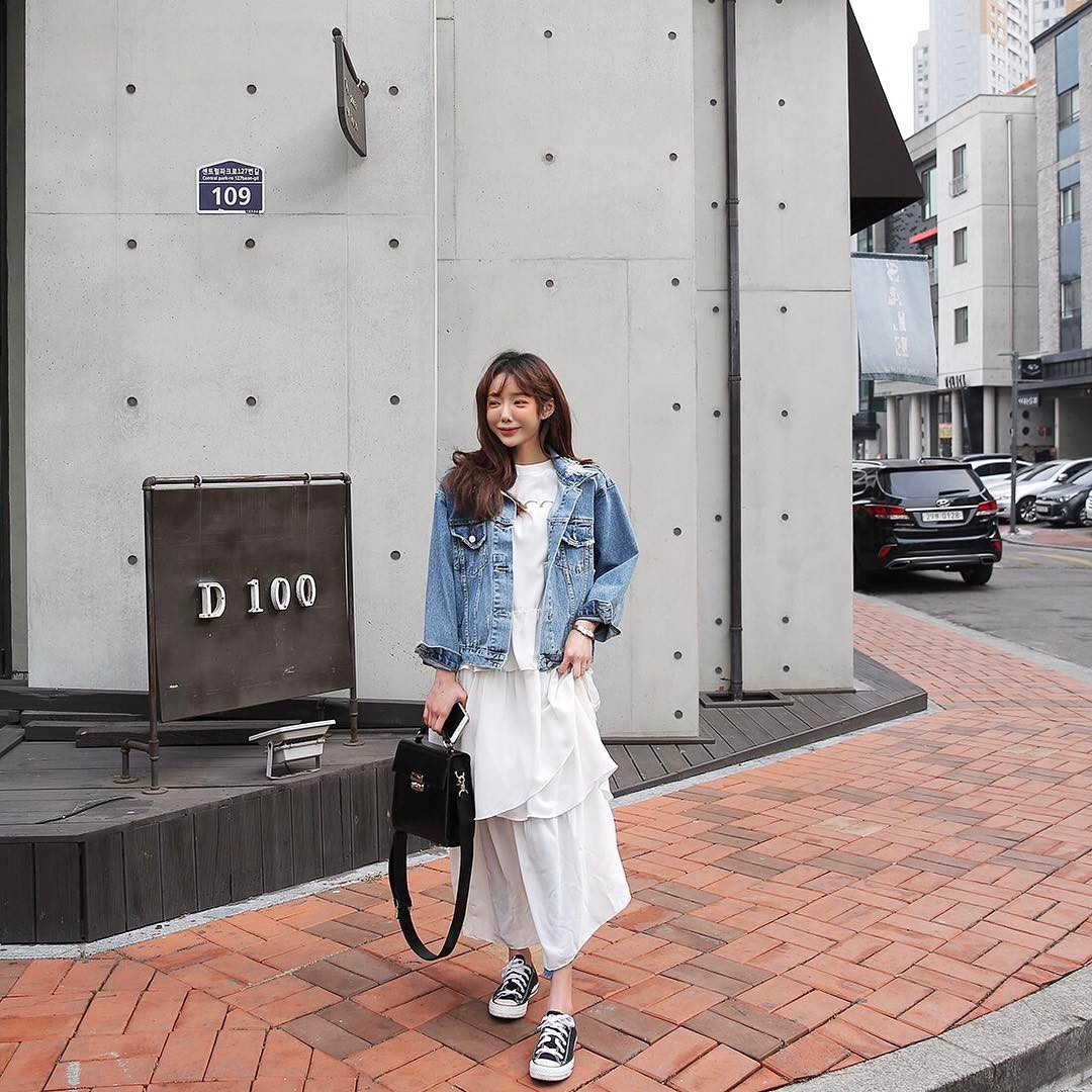 Trời ấm dần lên rồi, chuẩn bị lôi denim jacket ra diện thôi các cô nàng - Ảnh 18. Trời ấm dần lên rồi, chuẩn bị lôi denim jacket ra diện thôi các cô nàng - Ảnh 18.