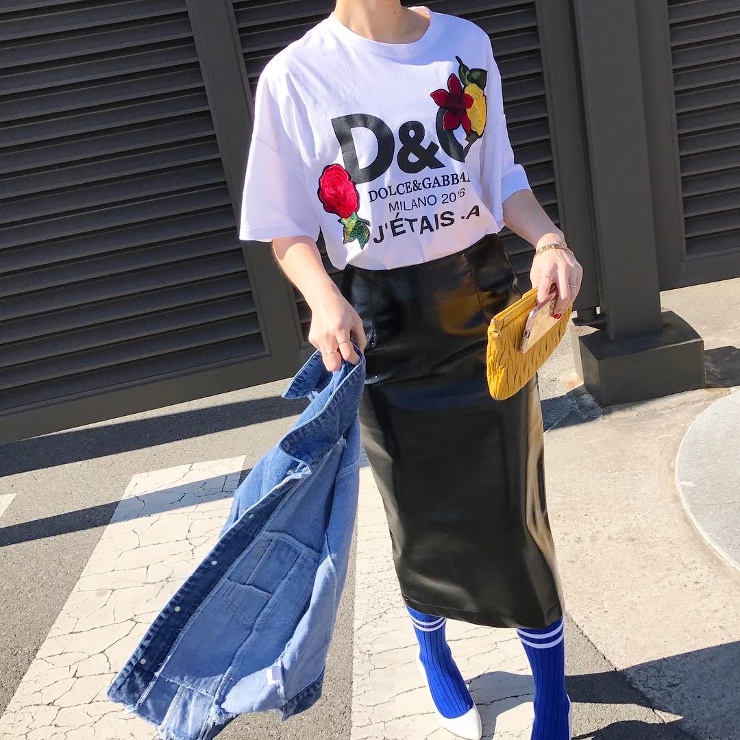 Trời ấm dần lên rồi, chuẩn bị lôi denim jacket ra diện thôi các cô nàng - Ảnh 21. Trời ấm dần lên rồi, chuẩn bị lôi denim jacket ra diện thôi các cô nàng - Ảnh 21.