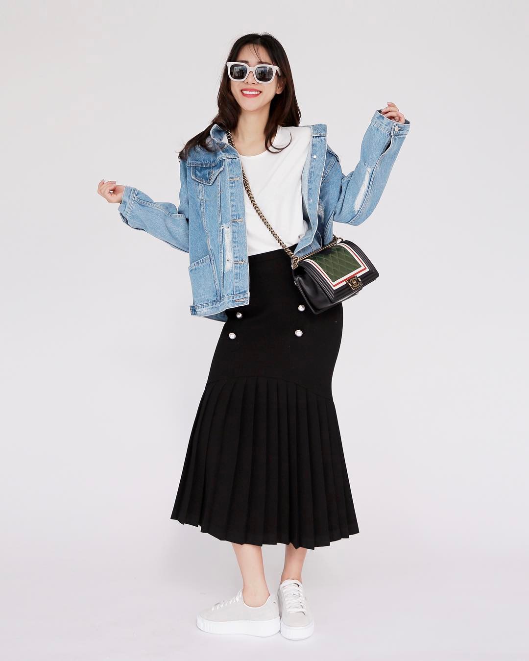 Trời ấm dần lên rồi, chuẩn bị lôi denim jacket ra diện thôi các cô nàng - Ảnh 20. Trời ấm dần lên rồi, chuẩn bị lôi denim jacket ra diện thôi các cô nàng - Ảnh 20.