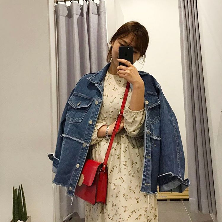 Trời ấm dần lên rồi, chuẩn bị lôi denim jacket ra diện thôi các cô nàng - Ảnh 19. Trời ấm dần lên rồi, chuẩn bị lôi denim jacket ra diện thôi các cô nàng - Ảnh 19.