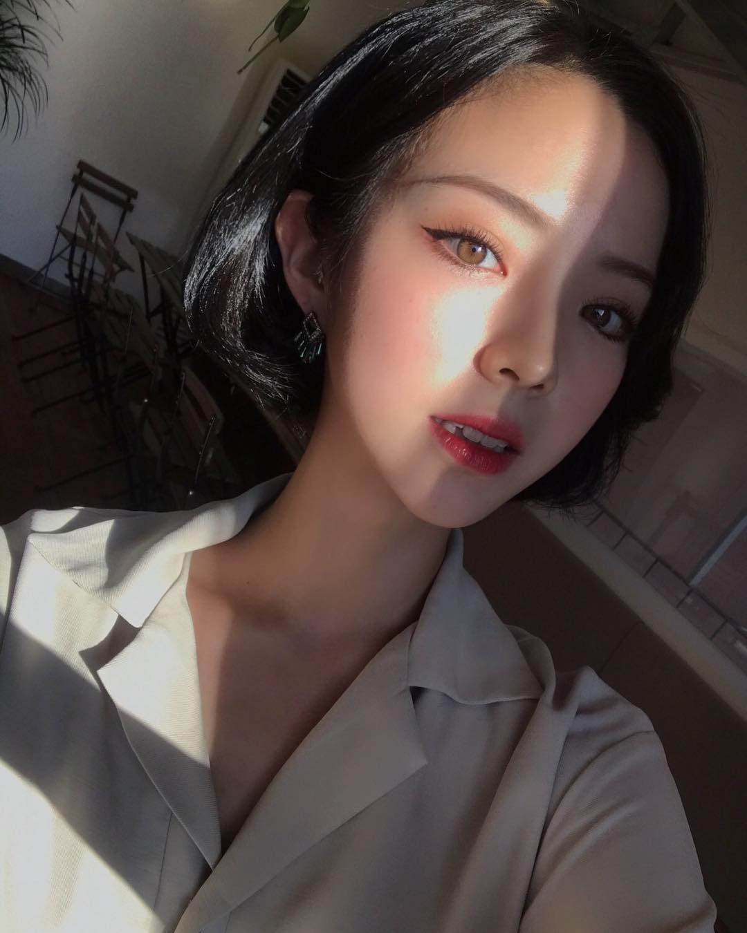 Không phải beauty blogger nhưng 5 hot girl Hàn này vẫn được hội mê làm đẹp săn đón vì makeup cực long lanh - Ảnh 11. Không phải beauty blogger nhưng 5 hot girl Hàn này vẫn được hội mê làm đẹp săn đón vì makeup cực long lanh - Ảnh 11.