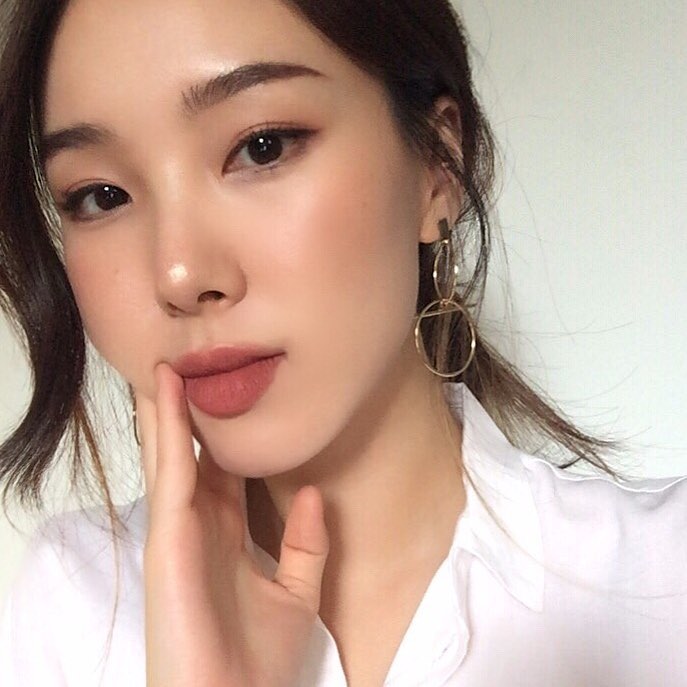 Không phải beauty blogger nhưng 5 hot girl Hàn này vẫn được hội mê làm đẹp săn đón vì makeup cực long lanh - Ảnh 20. Không phải beauty blogger nhưng 5 hot girl Hàn này vẫn được hội mê làm đẹp săn đón vì makeup cực long lanh - Ảnh 20.