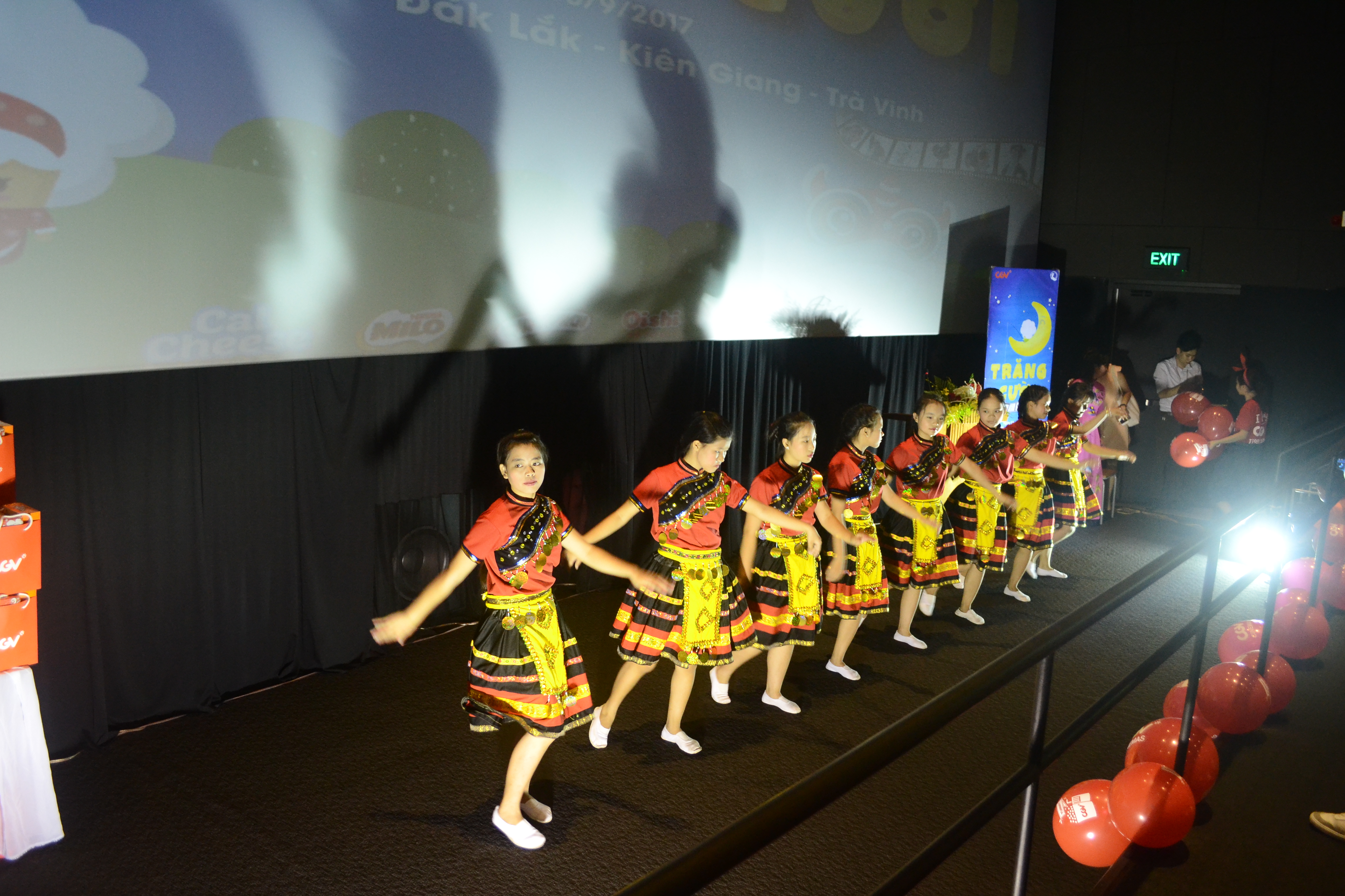 CGV tổ chức chương trình “Trăng Cười” cho 1.000 trẻ em khuyết tật - Ảnh 2. CGV tổ chức chương trình “Trăng Cười” cho 1.000 trẻ em khuyết tật - Ảnh 2.