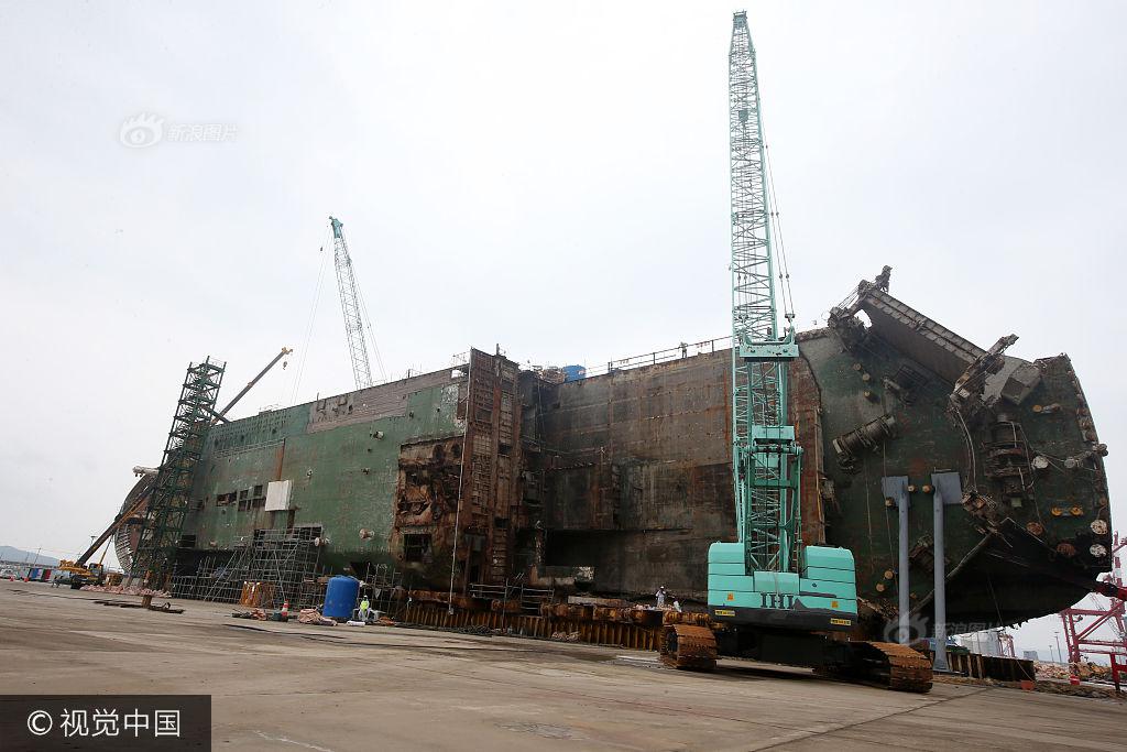 Hình ảnh hơn 100 ô tô biến thành đống sắt gỉ sau 3 năm nằm dưới đáy biển cùng phà Sewol khiến nhiều người rùng mình - Ảnh 2. Hình ảnh hơn 100 ô tô biến thành đống sắt gỉ sau 3 năm nằm dưới đáy biển cùng phà Sewol khiến nhiều người rùng mình - Ảnh 2.