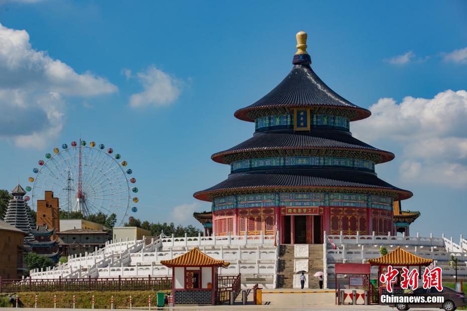 Dở khóc dở cười khi chứng kiến cảnh siêu anh hùng Hollywood đứng canh gác cho tượng nhân sư nhái ở Trung Quốc - Ảnh 7. Dở khóc dở cười khi chứng kiến cảnh siêu anh hùng Hollywood đứng canh gác cho tượng nhân sư nhái ở Trung Quốc - Ảnh 7.