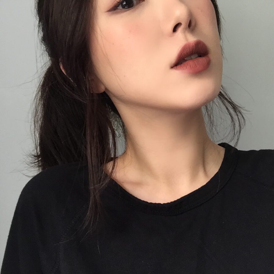 Không phải beauty blogger nhưng 5 hot girl Hàn này vẫn được hội mê làm đẹp săn đón vì makeup cực long lanh - Ảnh 21. Không phải beauty blogger nhưng 5 hot girl Hàn này vẫn được hội mê làm đẹp săn đón vì makeup cực long lanh - Ảnh 21.