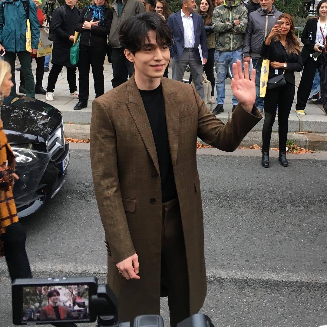 Hội ngộ Lee Dong Wook tại show Givenchy, Phạm Băng Băng khiến fan trầm trồ vì style quá lạ và đẳng cấp - Ảnh 5. Hội ngộ Lee Dong Wook tại show Givenchy, Phạm Băng Băng khiến fan trầm trồ vì style quá lạ và đẳng cấp - Ảnh 5.