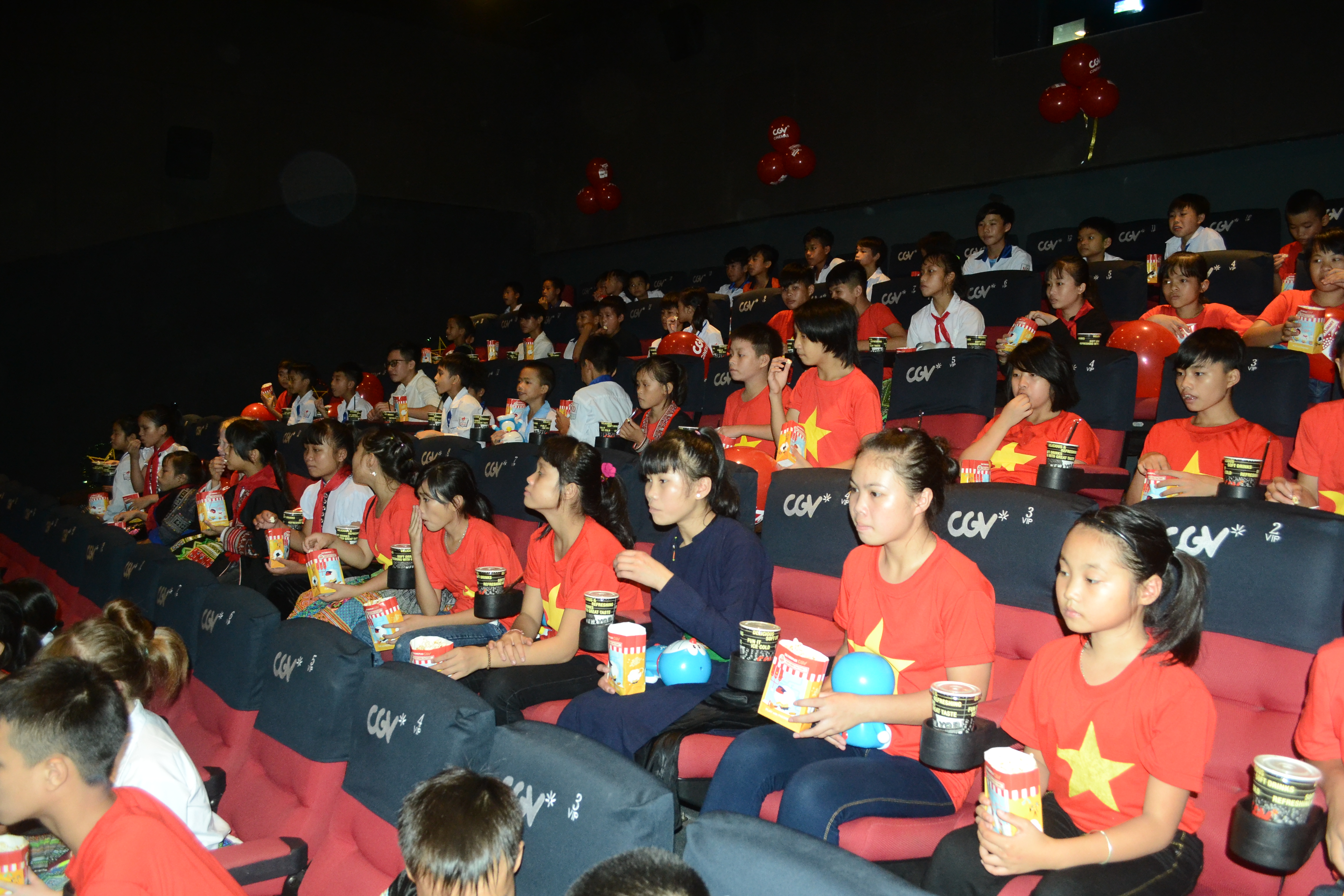 CGV tổ chức chương trình “Trăng Cười” cho 1.000 trẻ em khuyết tật - Ảnh 9. CGV tổ chức chương trình “Trăng Cười” cho 1.000 trẻ em khuyết tật - Ảnh 9.
