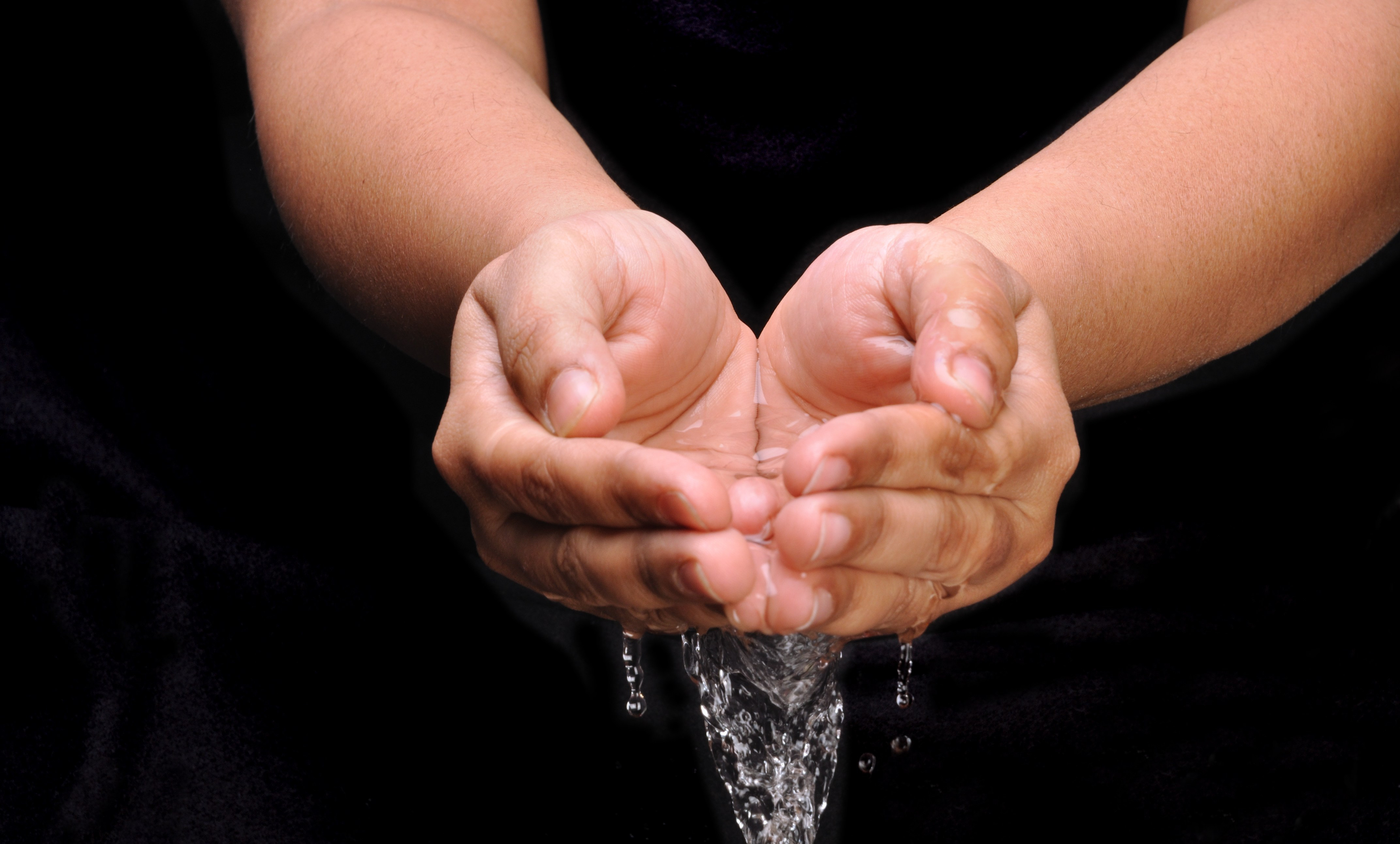 Dừng ngay thói quen cắn móng tay nếu không muốn rước bệnh vào người - Ảnh 1. Dừng ngay thói quen cắn móng tay nếu không muốn rước bệnh vào người - Ảnh 1.