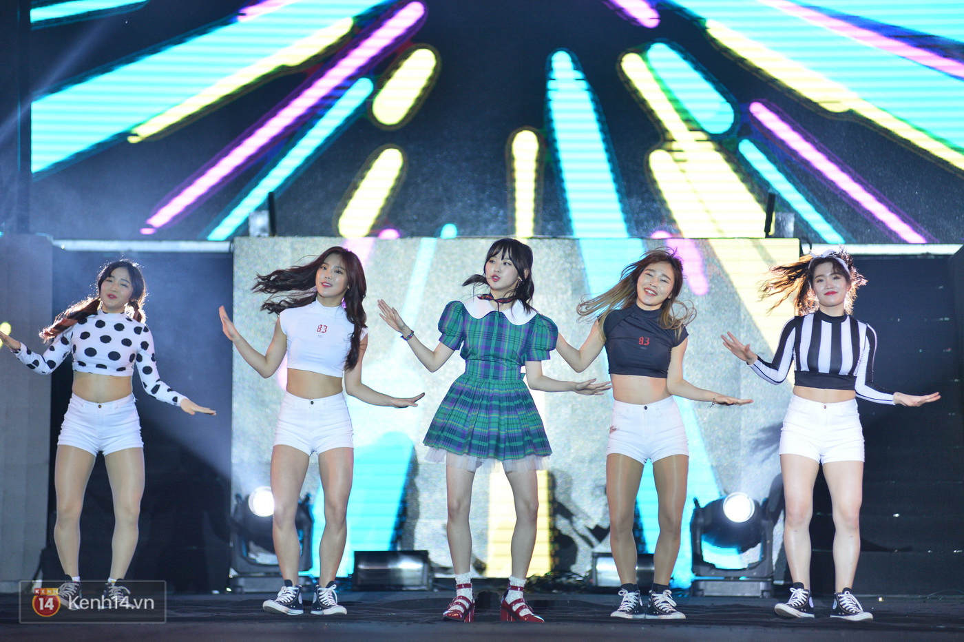 MBC Music K-Plus Concert: Khán giả đông hơn hẳn đêm diễn đầu, dàn sao Hàn hát nhảy cực sung - Ảnh 31. MBC Music K-Plus Concert: Khán giả đông hơn hẳn đêm diễn đầu, dàn sao Hàn hát nhảy cực sung - Ảnh 31.