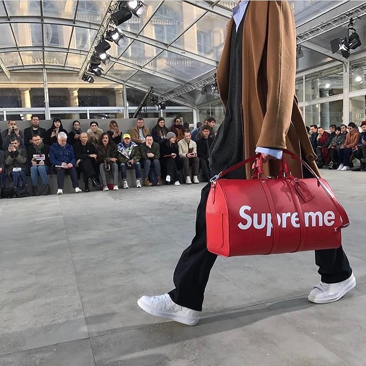 Louis Vuitton x Supreme - BST hàng hiệu xa xỉ mang đẳng cấp dân chơi đang khiến giới thời trang dậy sóng - Ảnh 7. Louis Vuitton x Supreme - BST hàng hiệu xa xỉ mang đẳng cấp dân chơi đang khiến giới thời trang dậy sóng - Ảnh 7.