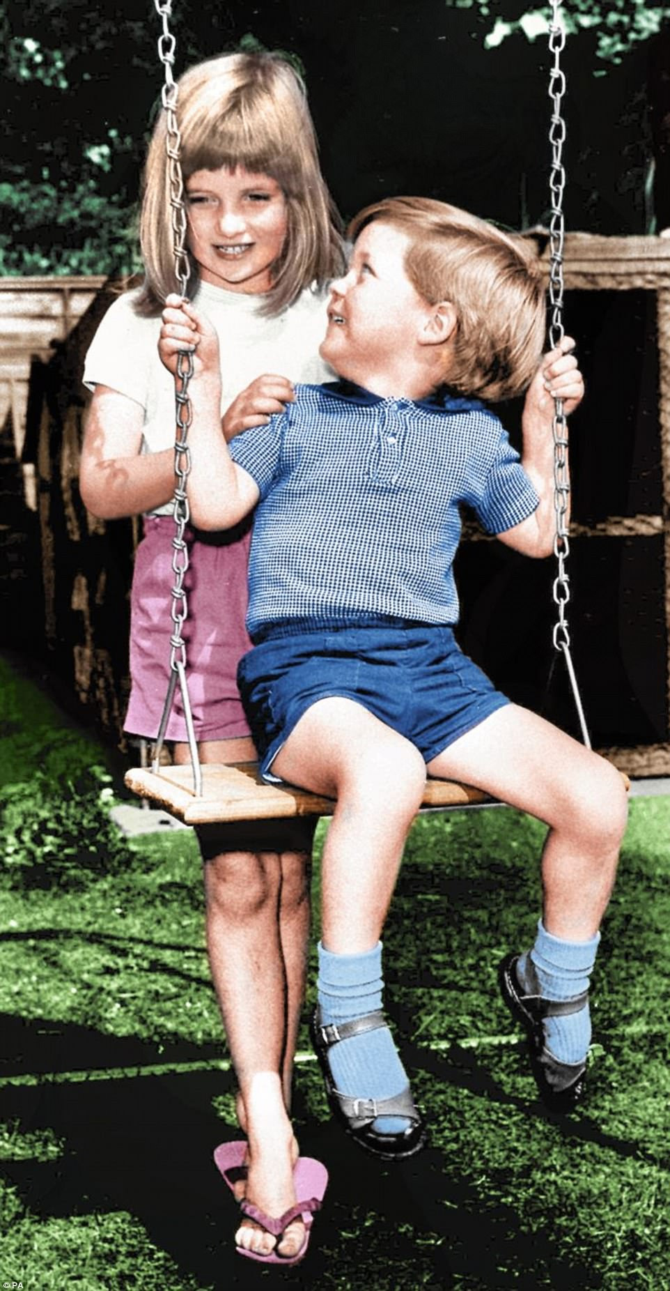 Bộ ảnh Công nương Diana từ thủa thiếu thời chưa từng được biết đến trước đây - Ảnh 7. Bộ ảnh Công nương Diana từ thủa thiếu thời chưa từng được biết đến trước đây - Ảnh 7.