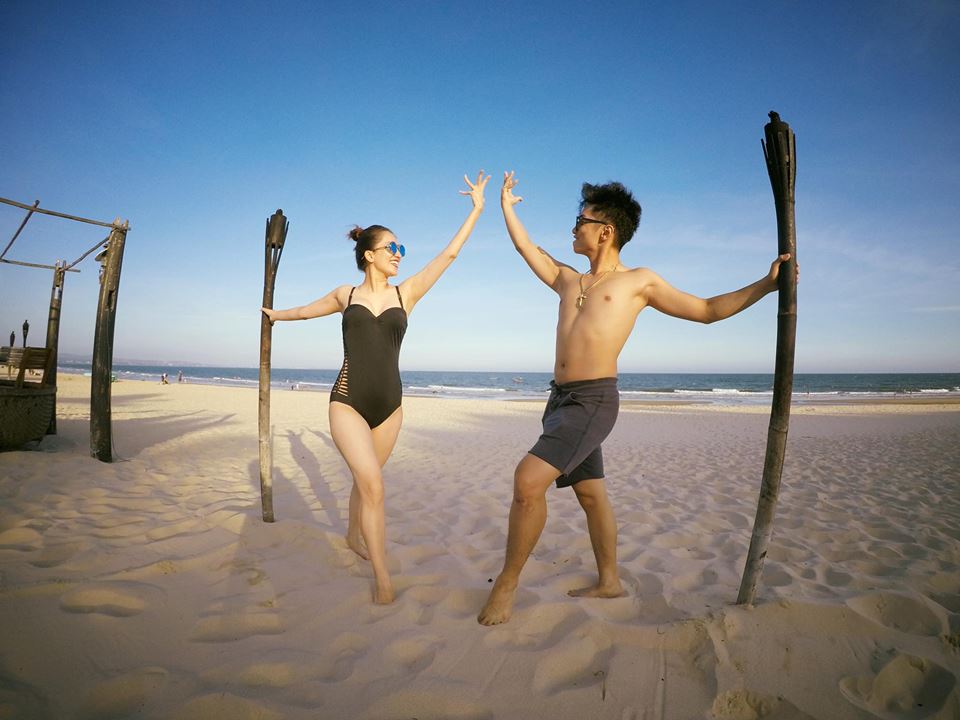 Khánh Thi diện bikini, hôn ông xã Phan Hiển đắm đuối trong kì nghỉ - Ảnh 3. Khánh Thi diện bikini, hôn ông xã Phan Hiển đắm đuối trong kì nghỉ - Ảnh 3.