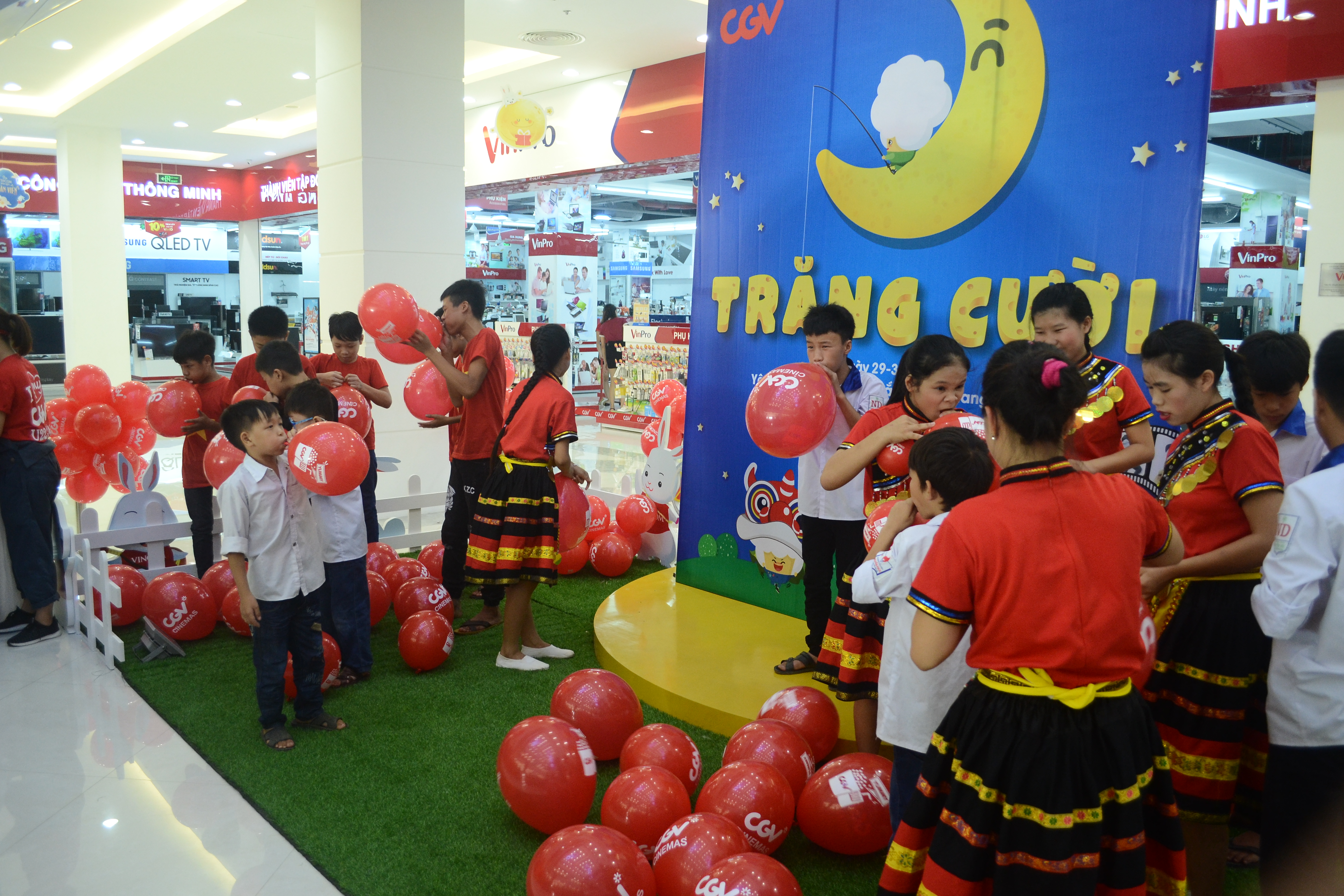 CGV tổ chức chương trình “Trăng Cười” cho 1.000 trẻ em khuyết tật - Ảnh 6. CGV tổ chức chương trình “Trăng Cười” cho 1.000 trẻ em khuyết tật - Ảnh 6.