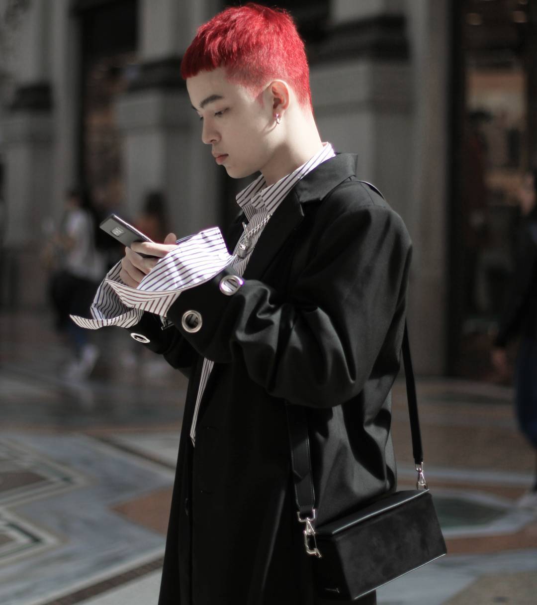 Kelbin Lei tiếp tục được thương hiệu đình đám Vetements lăng xê trên Instagram - Ảnh 9. Kelbin Lei tiếp tục được thương hiệu đình đám Vetements lăng xê trên Instagram - Ảnh 9.