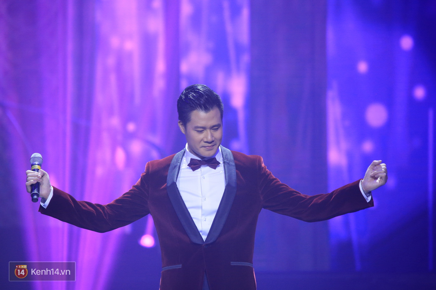 Bị nói sợ Bằng Kiều, Quang Dũng không ngần ngại hôn Minh Tuyết trên sân khấu - Ảnh 1. Bị nói sợ Bằng Kiều, Quang Dũng không ngần ngại hôn Minh Tuyết trên sân khấu - Ảnh 1.