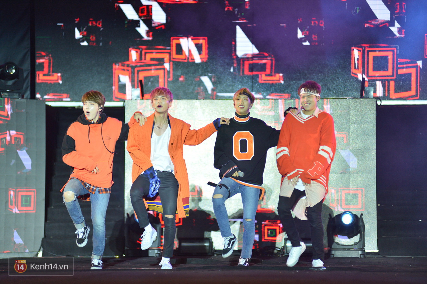 MBC Music K-Plus Concert: Khán giả đông hơn hẳn đêm diễn đầu, dàn sao Hàn hát nhảy cực sung - Ảnh 36. MBC Music K-Plus Concert: Khán giả đông hơn hẳn đêm diễn đầu, dàn sao Hàn hát nhảy cực sung - Ảnh 36.