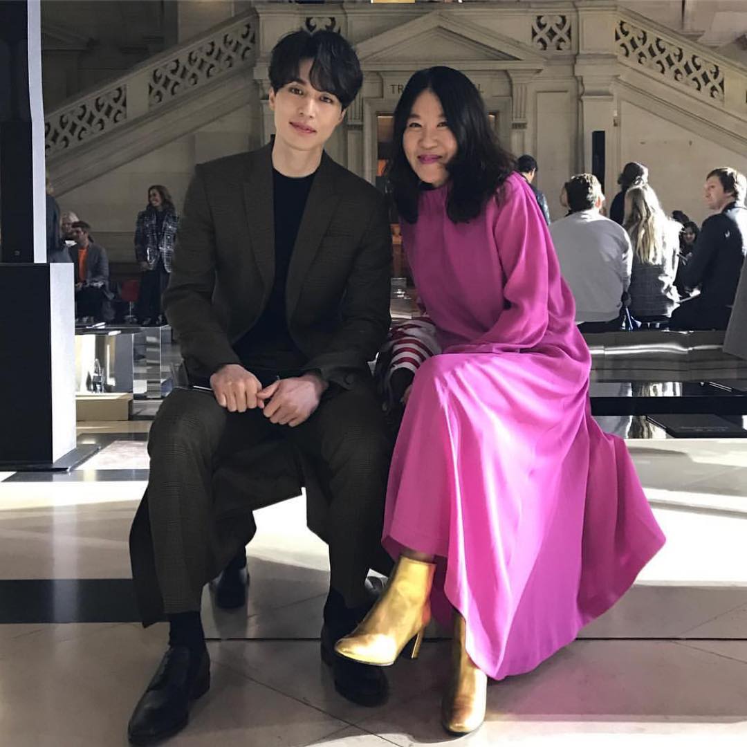 Hội ngộ Lee Dong Wook tại show Givenchy, Phạm Băng Băng khiến fan trầm trồ vì style quá lạ và đẳng cấp - Ảnh 7. Hội ngộ Lee Dong Wook tại show Givenchy, Phạm Băng Băng khiến fan trầm trồ vì style quá lạ và đẳng cấp - Ảnh 7.