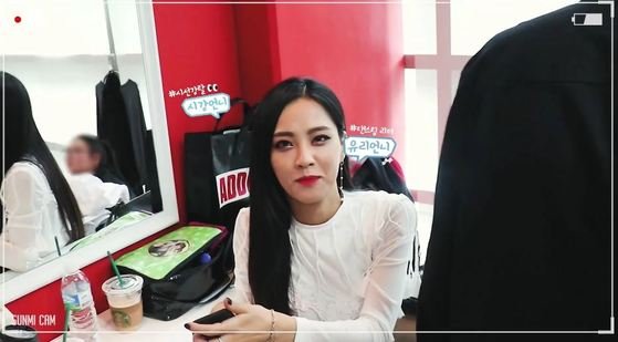 Nghịch lý vũ công phụ họa gây bão vì... đẹp đến mức át cả ca sĩ chính Sunmi - Ảnh 9. Nghịch lý vũ công phụ họa gây bão vì... đẹp đến mức át cả ca sĩ chính Sunmi - Ảnh 9.