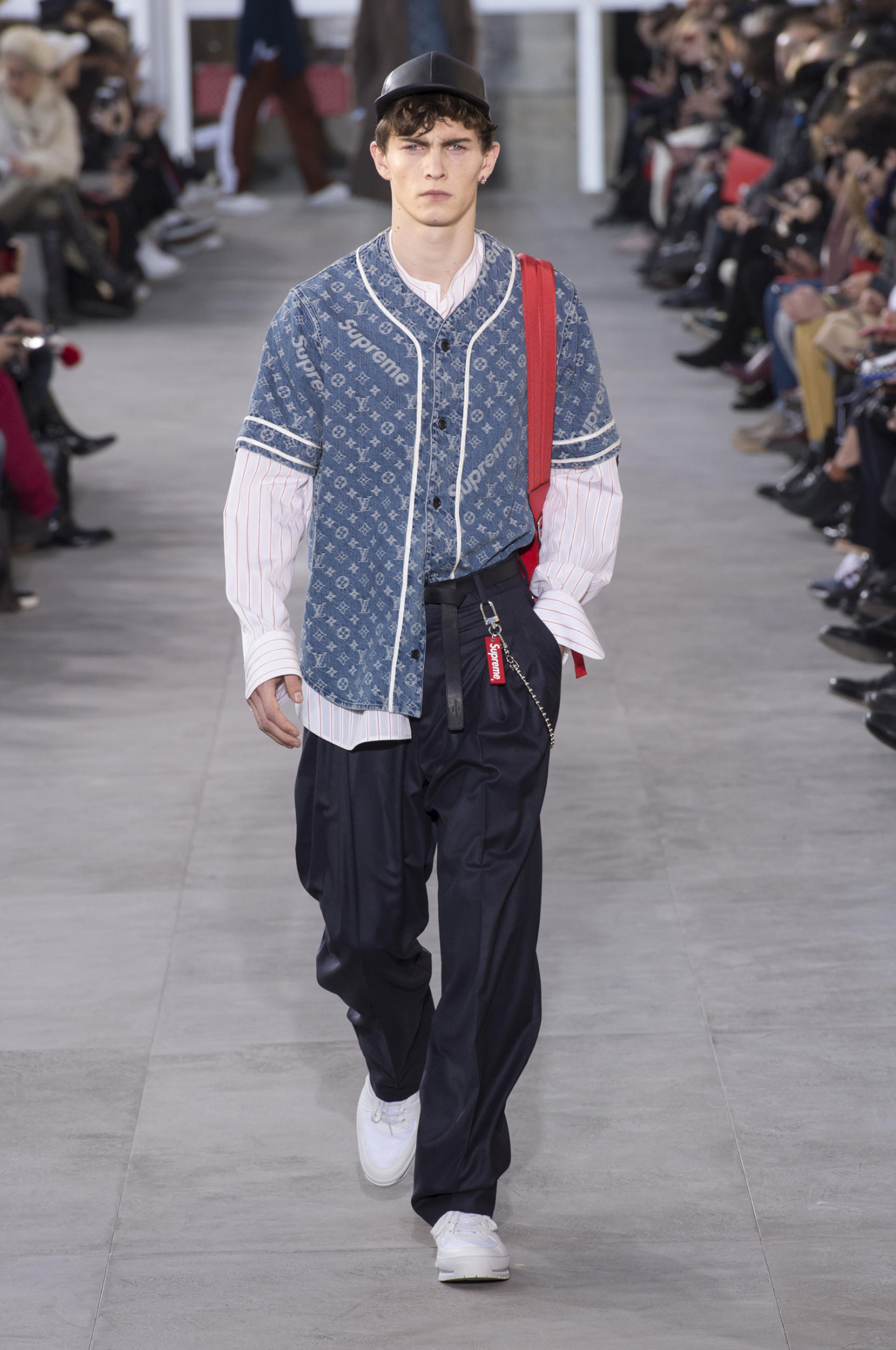 Louis Vuitton x Supreme - BST hàng hiệu xa xỉ mang đẳng cấp dân chơi đang khiến giới thời trang dậy sóng - Ảnh 9. Louis Vuitton x Supreme - BST hàng hiệu xa xỉ mang đẳng cấp dân chơi đang khiến giới thời trang dậy sóng - Ảnh 9.